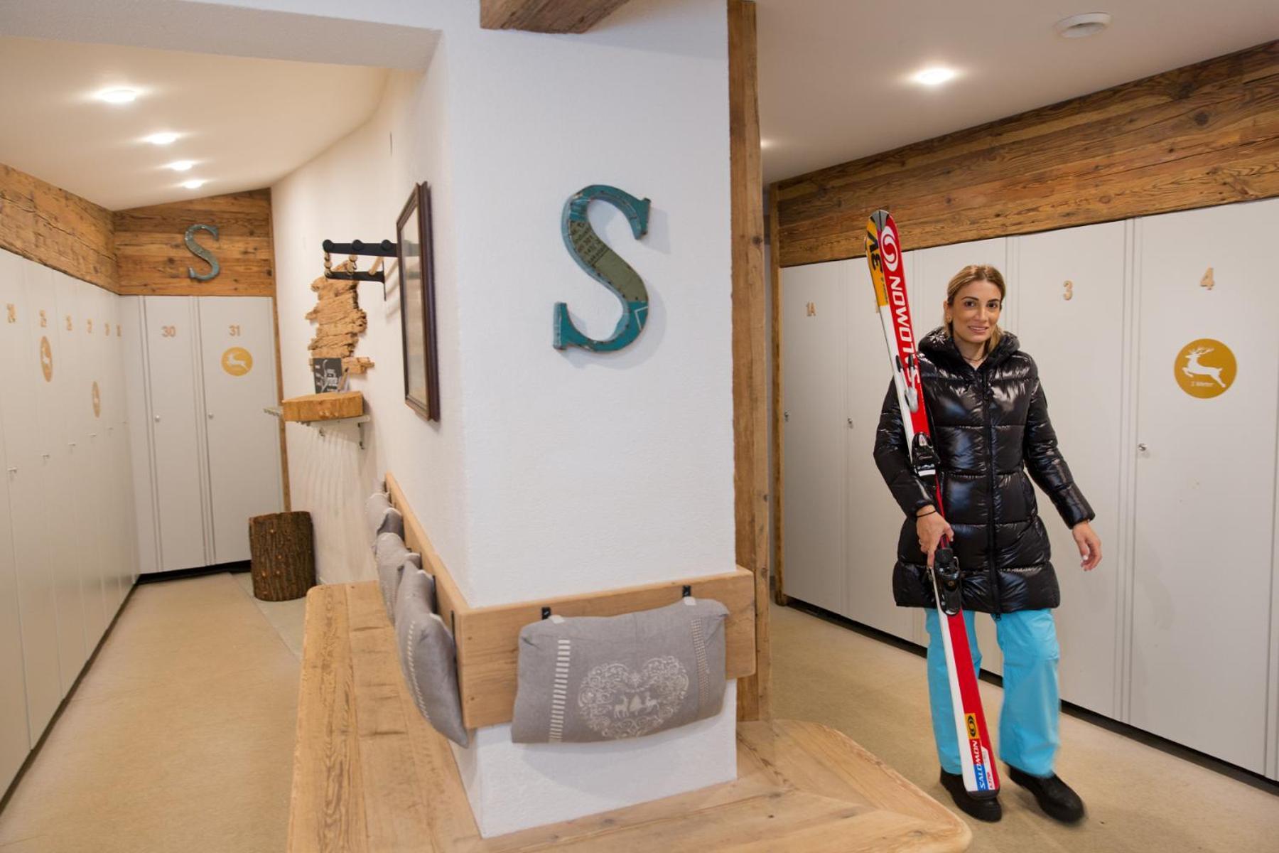 Hotel Albona Nova Zuers ภายนอก รูปภาพ