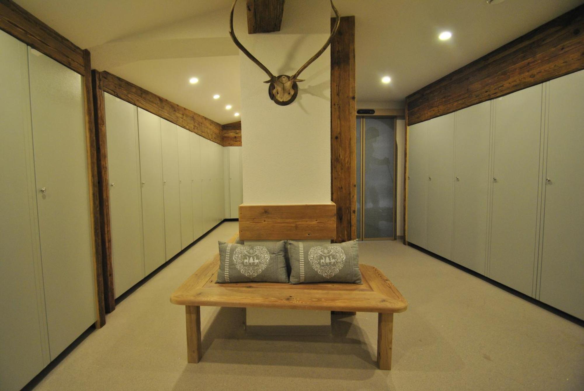 Hotel Albona Nova Zuers ภายนอก รูปภาพ