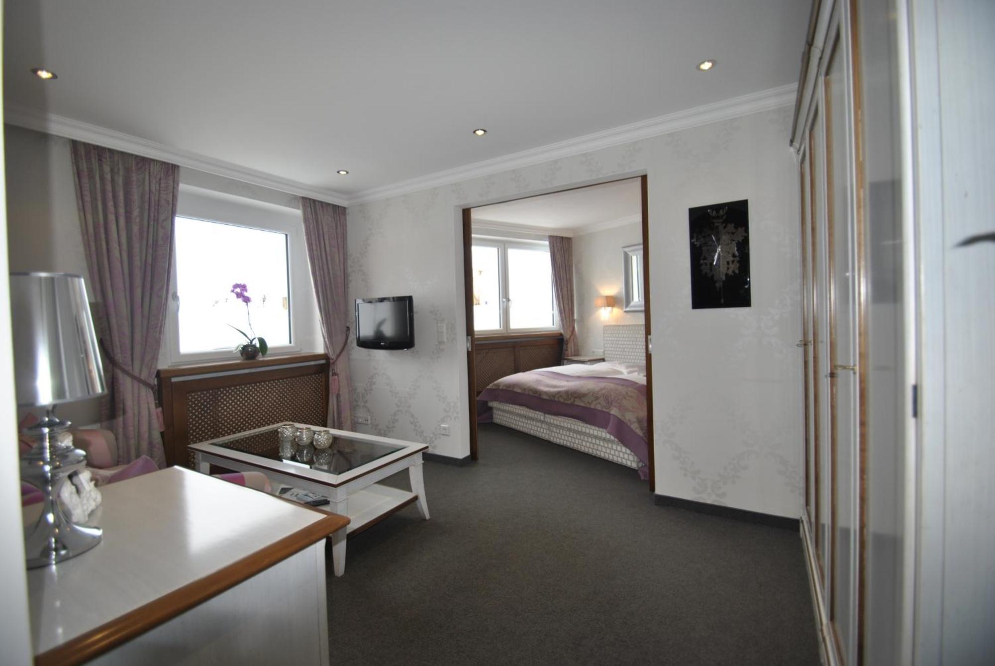 Hotel Albona Nova Zuers ภายนอก รูปภาพ