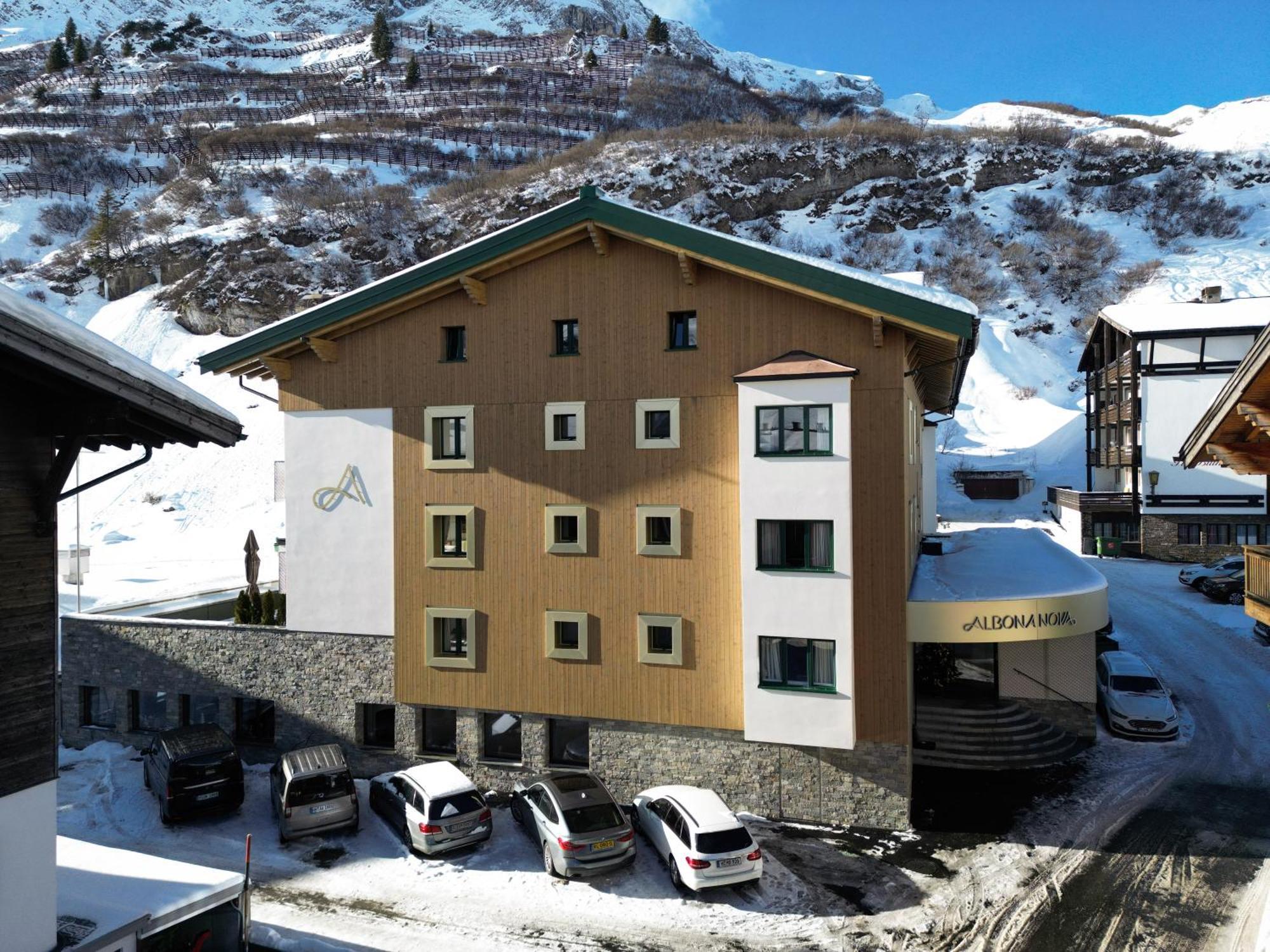 Hotel Albona Nova Zuers ภายนอก รูปภาพ