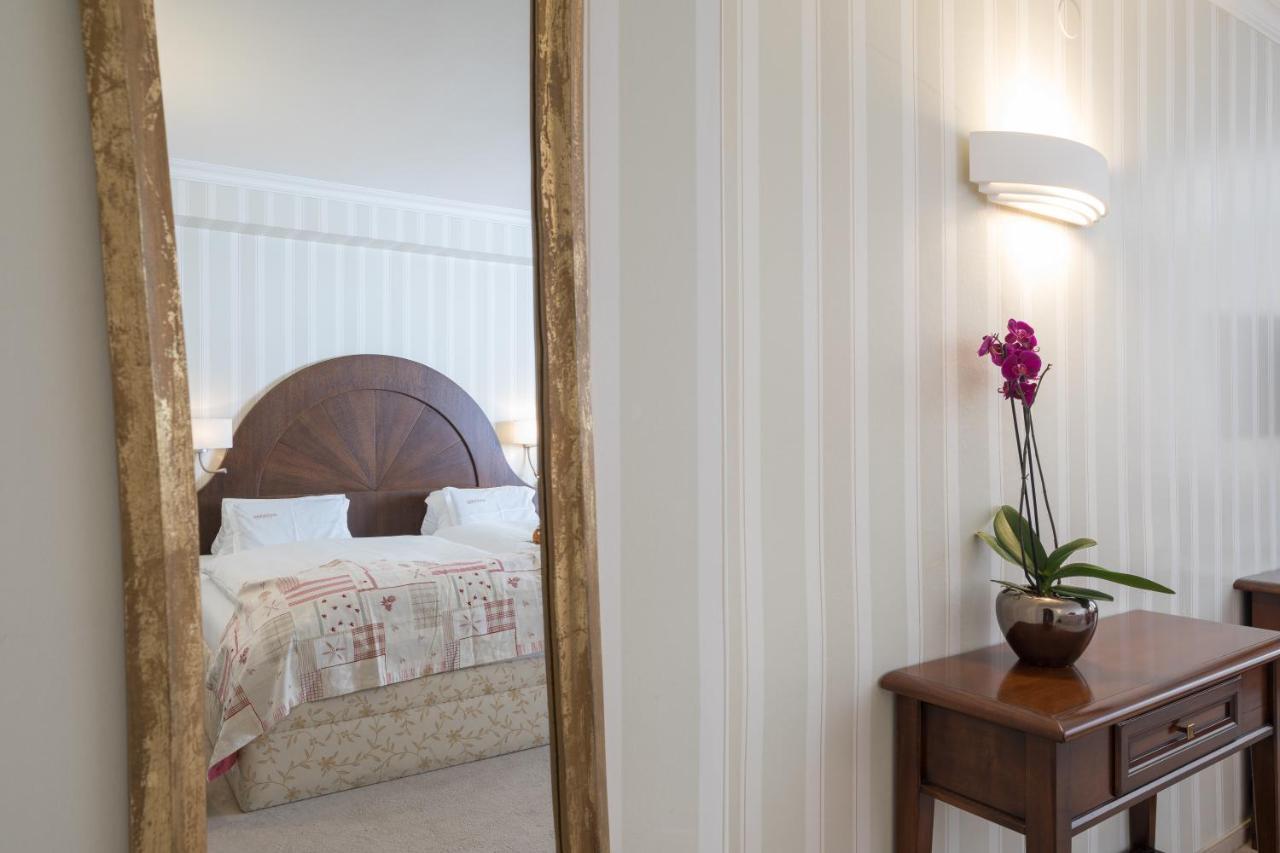 Hotel Albona Nova Zuers ภายนอก รูปภาพ